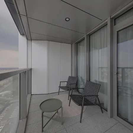 Eurovea Tower With Free Parking Appartamento